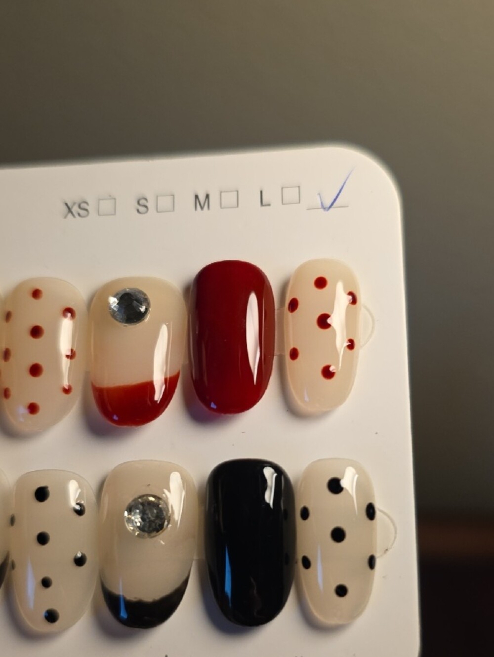 Press-On Nail Set in Red, Black, and Cream - Size Large - Picture 4 of 5